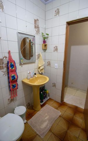 Casa à venda com 200m², 6 quartos e 3 vagasBanheiro