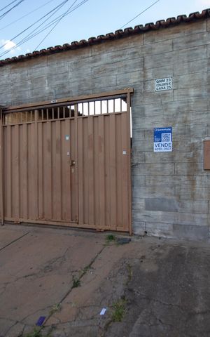 Casa à venda com 200m², 6 quartos e 3 vagasFachada