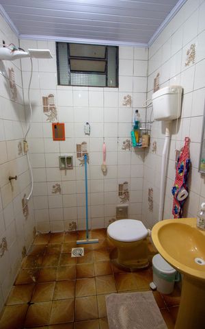 Casa à venda com 200m², 6 quartos e 3 vagasBanheiro