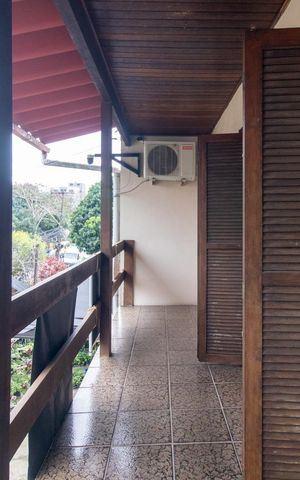 Casa à venda com 250m², 3 quartos e 1 vaga Casa à venda com 250m², 3 quartos e 1 vagaSacada