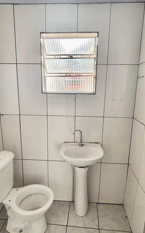Casa para alugar com 70m², 1 quarto e 1 vaga Casa para alugar com 70m², 1 quarto e 1 vagaBanheiro