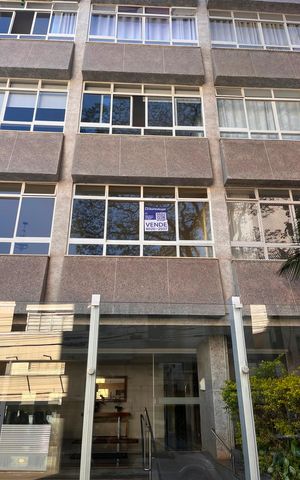 Apartamento à venda com 215m², 3 quartos e 2 vagas Apartamento à venda com 215m², 3 quartos e 2 vagasPLAQUINHA ISZK-93 INSTALADA EM 20/08/26
