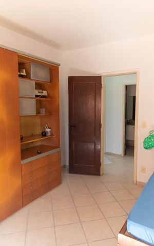 Casa de condomínio à venda com 572m², 4 quartos e 3 vagas Casa de condomínio à venda com 572m², 4 quartos e 3 vagasQuarto 2