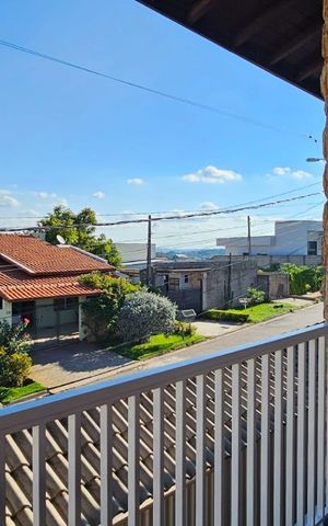 Casa à venda com 220m², 4 quartos e 4 vagasVaranda