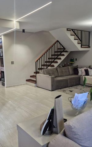 Casa à venda com 220m², 4 quartos e 4 vagasSala