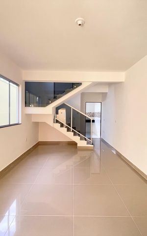 Casa à venda com 120m², 3 quartos e 2 vagas Casa à venda com 120m², 3 quartos e 2 vagasSala