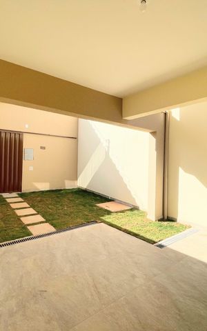 Casa à venda com 120m², 3 quartos e 2 vagas Casa à venda com 120m², 3 quartos e 2 vagasÁrea externa