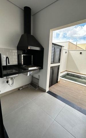 Casa à venda com 102m², 3 quartos e 2 vagas Casa à venda com 102m², 3 quartos e 2 vagasCozinha