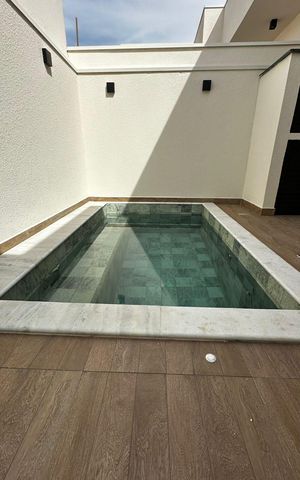 Casa à venda com 102m², 3 quartos e 2 vagas Casa à venda com 102m², 3 quartos e 2 vagasÁrea externa