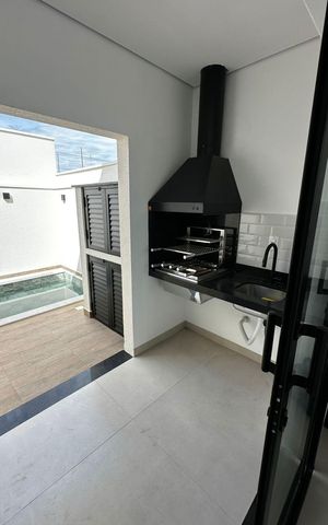 Casa à venda com 102m², 3 quartos e 2 vagas Casa à venda com 102m², 3 quartos e 2 vagasÁrea externa