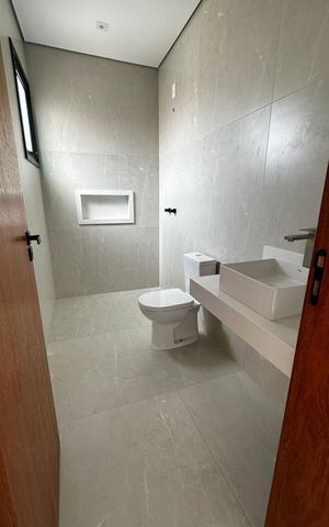 Casa à venda com 102m², 3 quartos e 2 vagas Casa à venda com 102m², 3 quartos e 2 vagasBanheiro