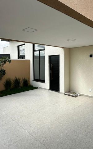 Casa à venda com 102m², 3 quartos e 2 vagas Casa à venda com 102m², 3 quartos e 2 vagasÁrea externa