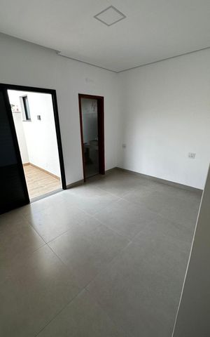 Casa à venda com 102m², 3 quartos e 2 vagasSuite