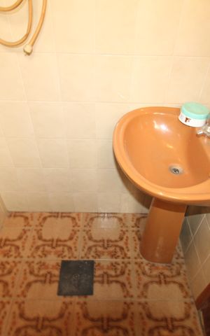 Casa à venda com 276m², 2 quartos e 1 vagaBanheiro