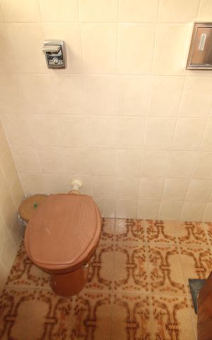 Casa à venda com 276m², 2 quartos e 1 vagaBanheiro