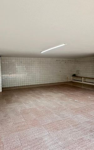Casa à venda com 250m², 2 quartos e 6 vagas