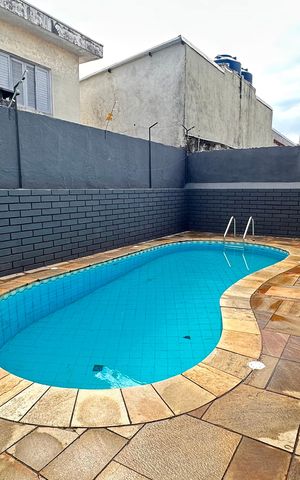 Casa à venda com 250m², 2 quartos e 6 vagas