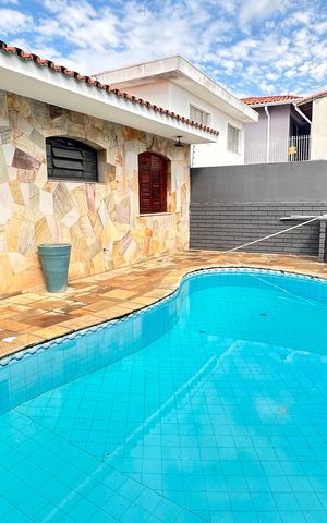 Casa à venda com 250m², 2 quartos e 6 vagas