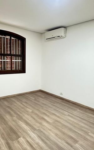 Casa à venda com 250m², 2 quartos e 6 vagas