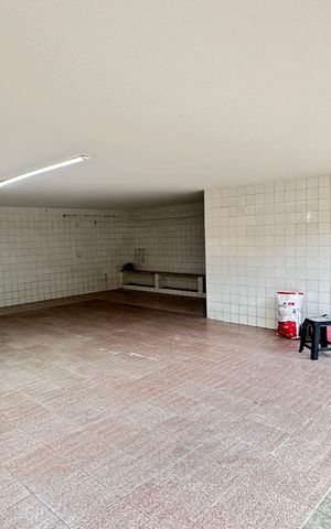 Casa à venda com 250m², 2 quartos e 6 vagas