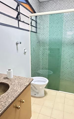 Casa à venda com 250m², 2 quartos e 6 vagas