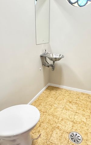 Casa à venda com 250m², 2 quartos e 6 vagas
