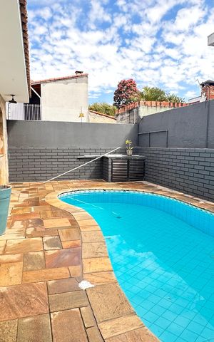 Casa à venda com 250m², 2 quartos e 6 vagas