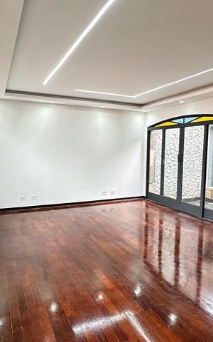 Casa à venda com 250m², 2 quartos e 6 vagas