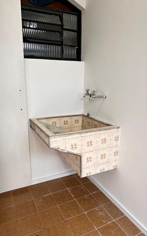 Casa à venda com 250m², 2 quartos e 6 vagas