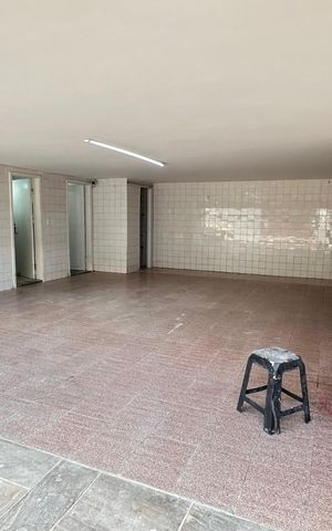 Casa à venda com 250m², 2 quartos e 6 vagas