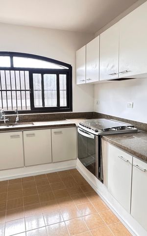 Casa à venda com 250m², 2 quartos e 6 vagas