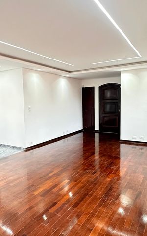 Casa à venda com 250m², 2 quartos e 6 vagas