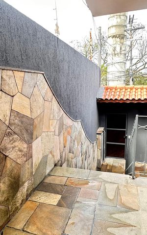 Casa à venda com 250m², 2 quartos e 6 vagas