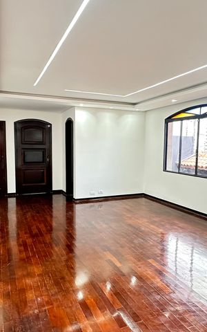 Casa à venda com 250m², 2 quartos e 6 vagas