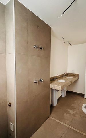 Apartamento à venda com 386m², 3 quartos e 4 vagas Apartamento à venda com 386m², 3 quartos e 4 vagasBanheiro suíte 1