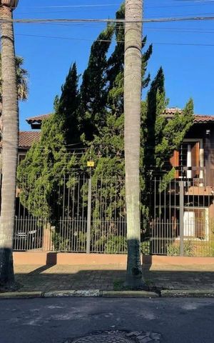 Casa para alugar com 340m², 4 quartos e 5 vagas Casa para alugar com 340m², 4 quartos e 5 vagasFachada