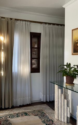 Casa para alugar com 340m², 4 quartos e 5 vagas Casa para alugar com 340m², 4 quartos e 5 vagasSala