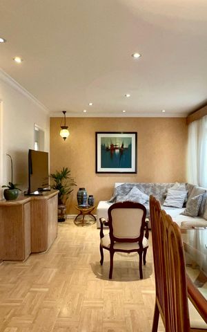 Apartamento à venda com 118m², 3 quartos e 1 vaga Apartamento à venda com 118m², 3 quartos e 1 vagaSala de Jantar