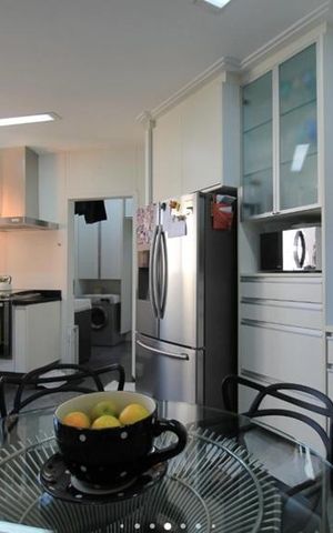 Apartamento para alugar com 167m², 3 quartos e 3 vagas Apartamento para alugar com 167m², 3 quartos e 3 vagasCozinha