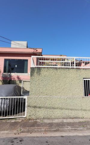Casa à venda com 180m², 3 quartos e 2 vagasFachada