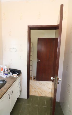 Casa à venda com 180m², 3 quartos e 2 vagasBanheiro Social