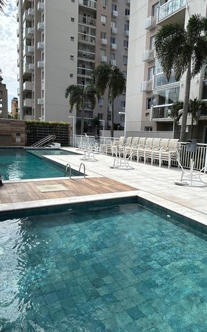 Apartamento à venda com 75m², 2 quartos e 1 vagaÁrea comum - Piscina