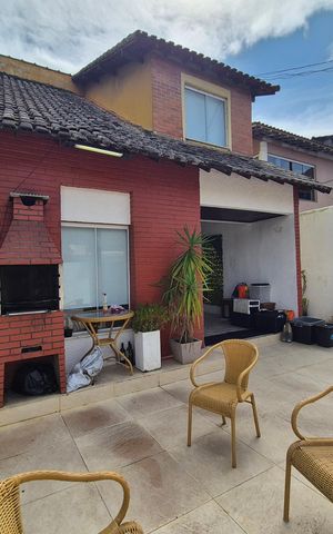 Casa de condomínio à venda com 180m², 4 quartos e 2 vagas