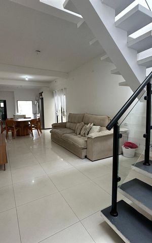 Casa à venda com 146m², 1 quarto e 3 vagas Casa à venda com 146m², 1 quarto e 3 vagasEscada