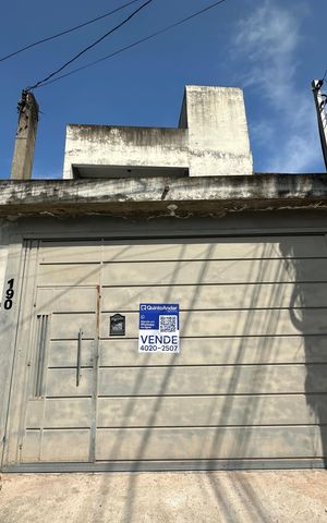 Casa à venda com 146m², 1 quarto e 3 vagas Casa à venda com 146m², 1 quarto e 3 vagasFachada