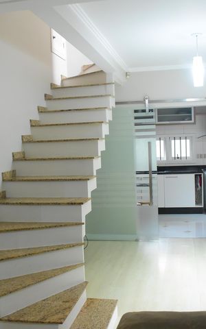 Casa para alugar com 168m², 3 quartos e 2 vagasEscada