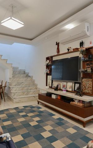 Casa à venda com 700m², 2 quartos e 2 vagas Casa à venda com 700m², 2 quartos e 2 vagasSala