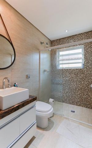 Casa à venda com 700m², 2 quartos e 2 vagas Casa à venda com 700m², 2 quartos e 2 vagasBanheiro social