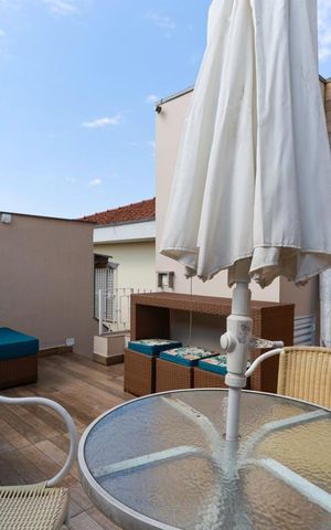 Casa à venda com 700m², 2 quartos e 2 vagas Casa à venda com 700m², 2 quartos e 2 vagasTerraço