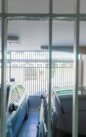 Casa à venda com 700m², 2 quartos e 2 vagas Casa à venda com 700m², 2 quartos e 2 vagasVista da sala